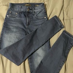 AUTHENTIC GUESS SKINNY JEANS
